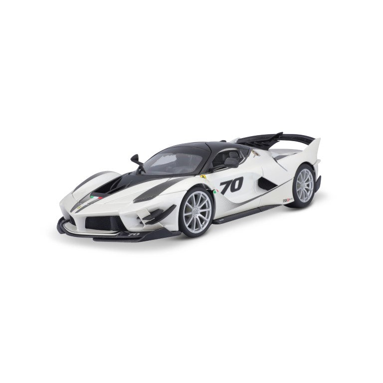 18-16012 #70 - 1:18 - Bburago Ferrari Race & Play - FXX K EVO - Bianco