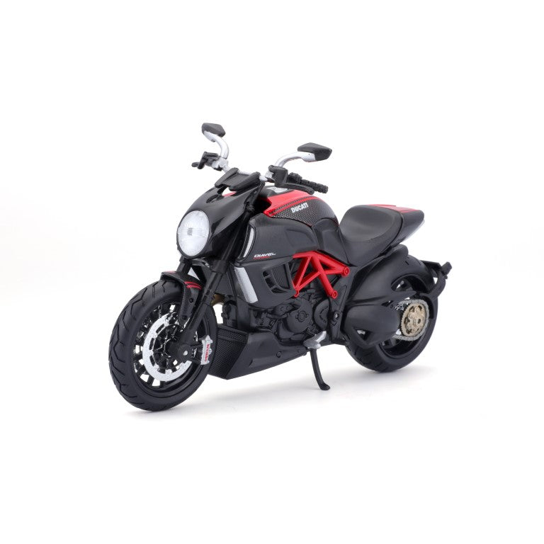 10-11023 - Bburago Maisto - 1:12 Motorcycles - Ducati Diavel Carbon 11023 - Red