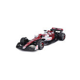 18-38068 Bburago Race - Alfa Romeo F1 Team Orlen con casco - Guanyu #24 - 1:43