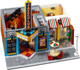 Lego icons 10312 jazz club, set con 5 sezioni, palco e minifigure della band