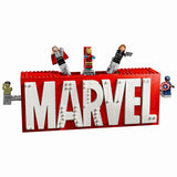 76313 LEGO Marvel - Logo e Minifigure MARVEL