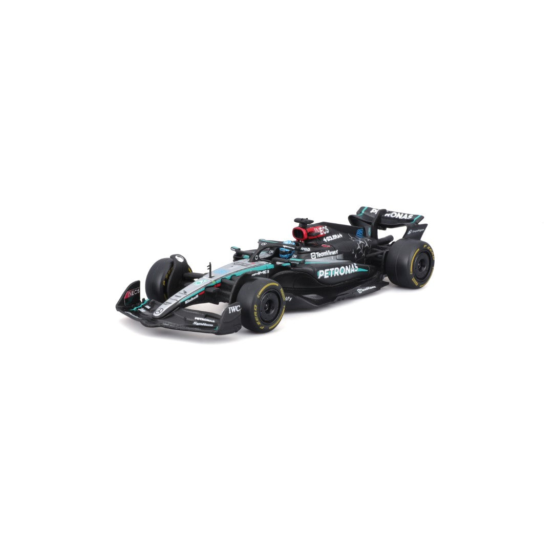 18-38209R Bburago - Mercedes-AMG F1 W15 E Performante #63, con casco - 1:43