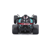 18-38209R Bburago - Mercedes-AMG F1 W15 E Performante #63, con casco - 1:43