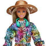 Mattel Barbie Summer Travel Fun Bambola con Valigia, Costume e Cappello 3+