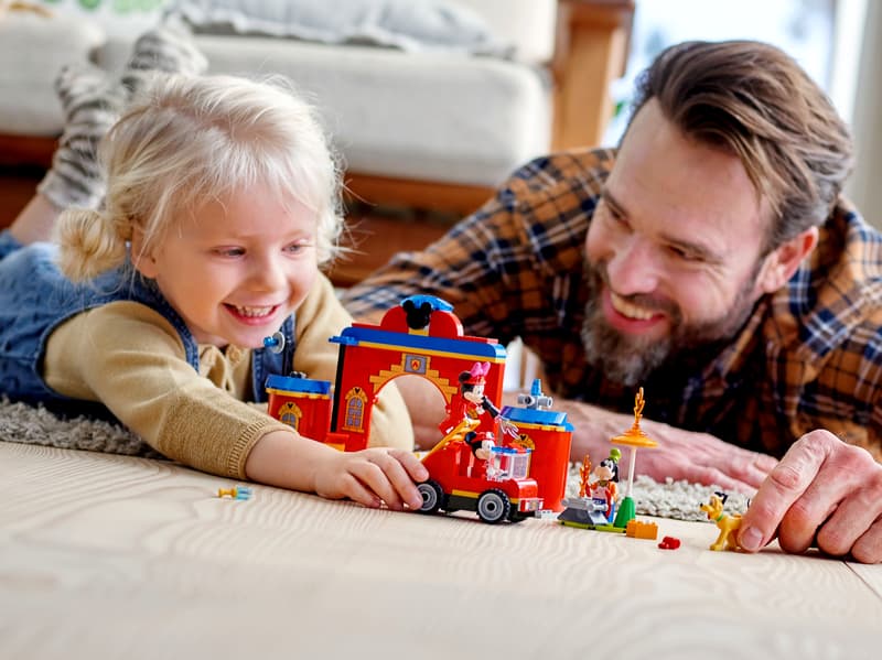 10776 Lego  Disney  Caserma dei pompieri e fuoristrada antincendio di Topolino