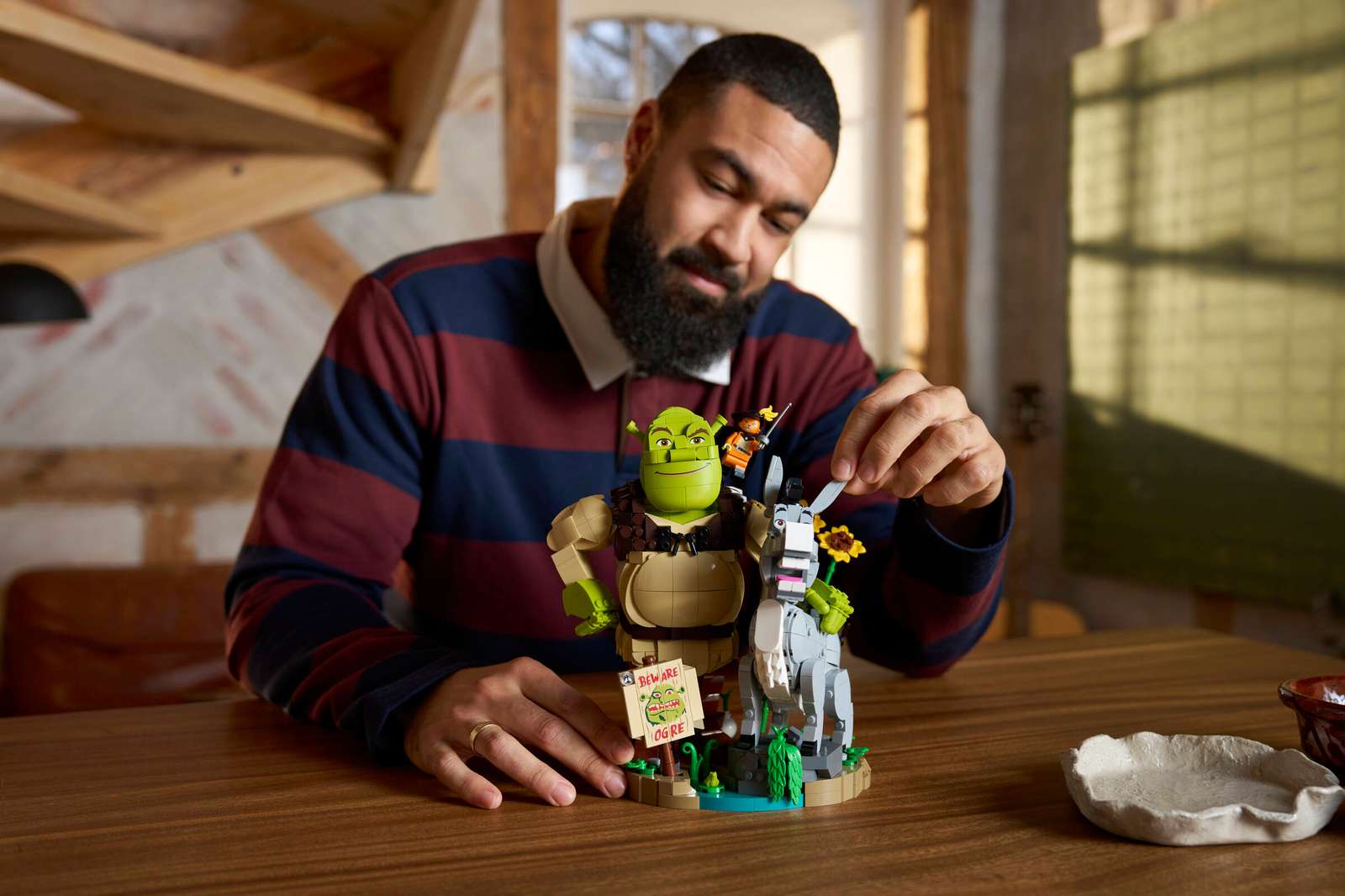 72423 Lego Icons Shrek, Ciuchino e Gatto con gli Stivali