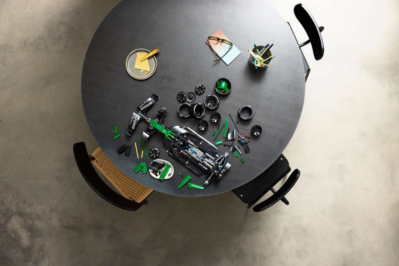 42240 LEGO Technic  Auto F1® Aston Martin Aramco AMR25  Modellino Formula 1