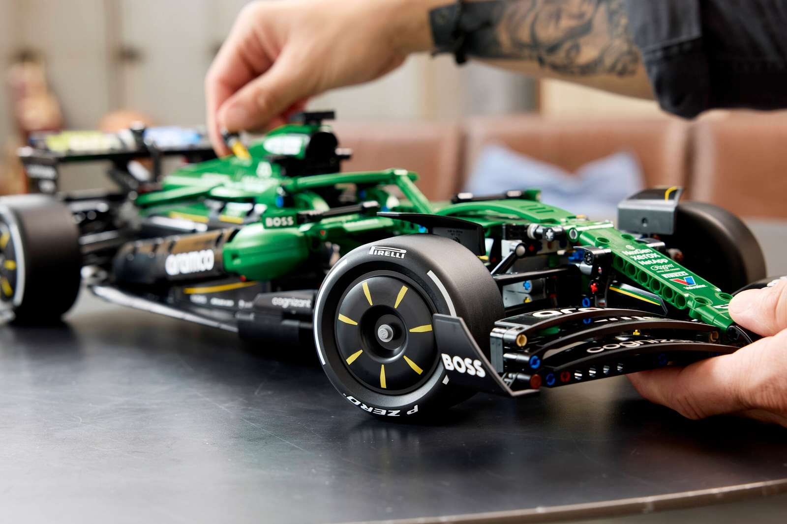 42240 LEGO Technic  Auto F1® Aston Martin Aramco AMR25  Modellino Formula 1