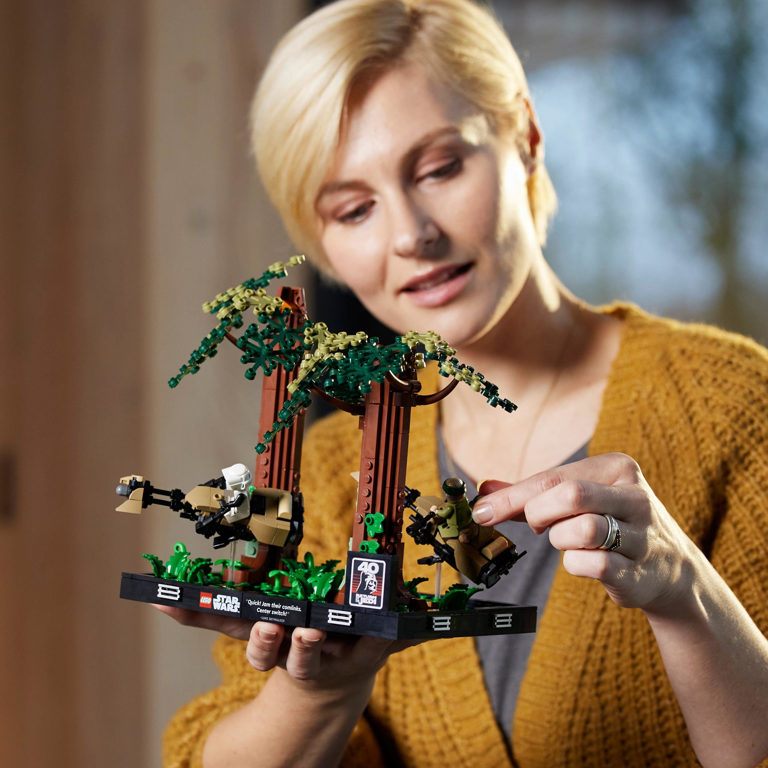 75353 - LEGO Star Wars - Diorama Inseguimento con lo speeder su Endor