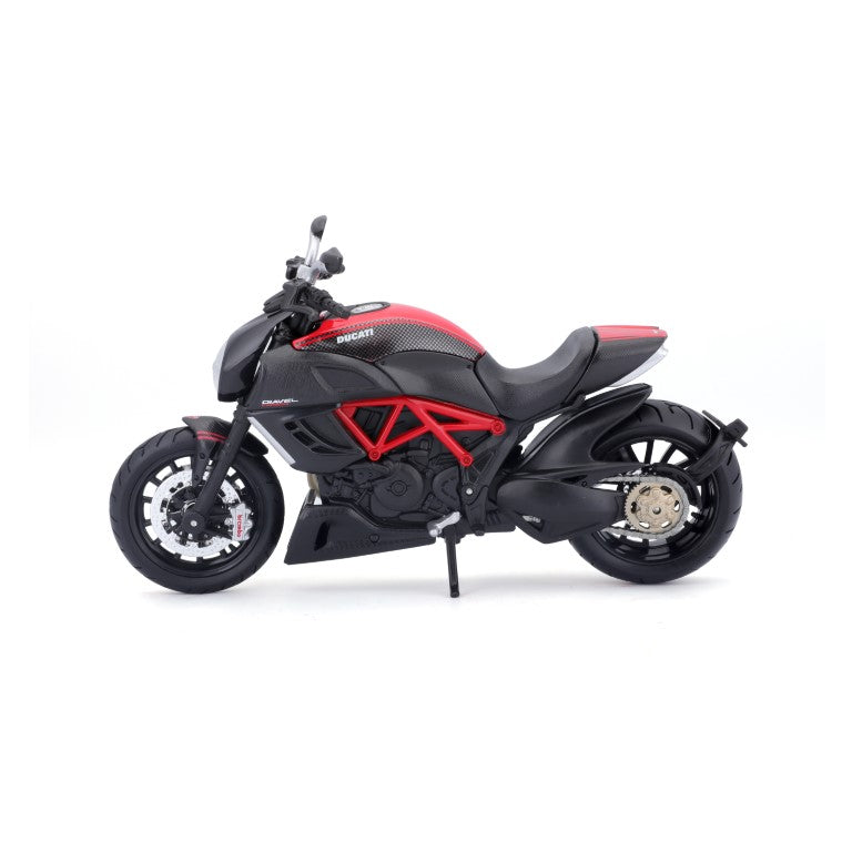 10-11023 - Bburago Maisto - 1:12 Motorcycles -  Ducati Diavel Carbon 11023 - Red