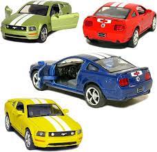 KINSMART 2006 FORD MUSTANG GT DIE-CAST CON RETROCARICA  colore casuale