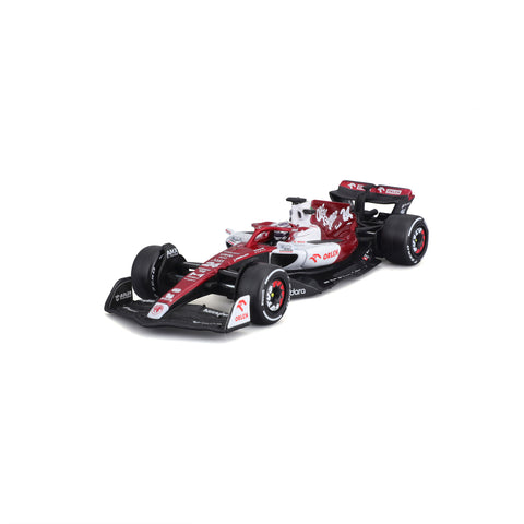 18-38068 #24 Guanyu Bburago 1:43 RACE - Alfa Romeo Formula1 Team Orlen con casco