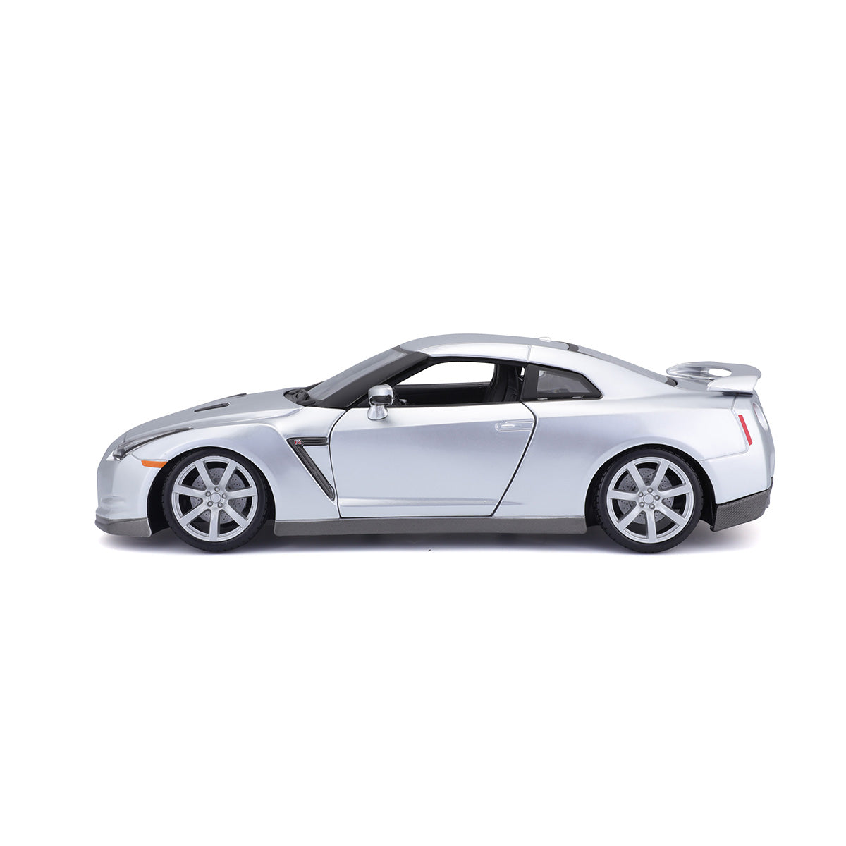 18-12079 SL - Bburago - 1:18 - Nissan GT-R - Argento