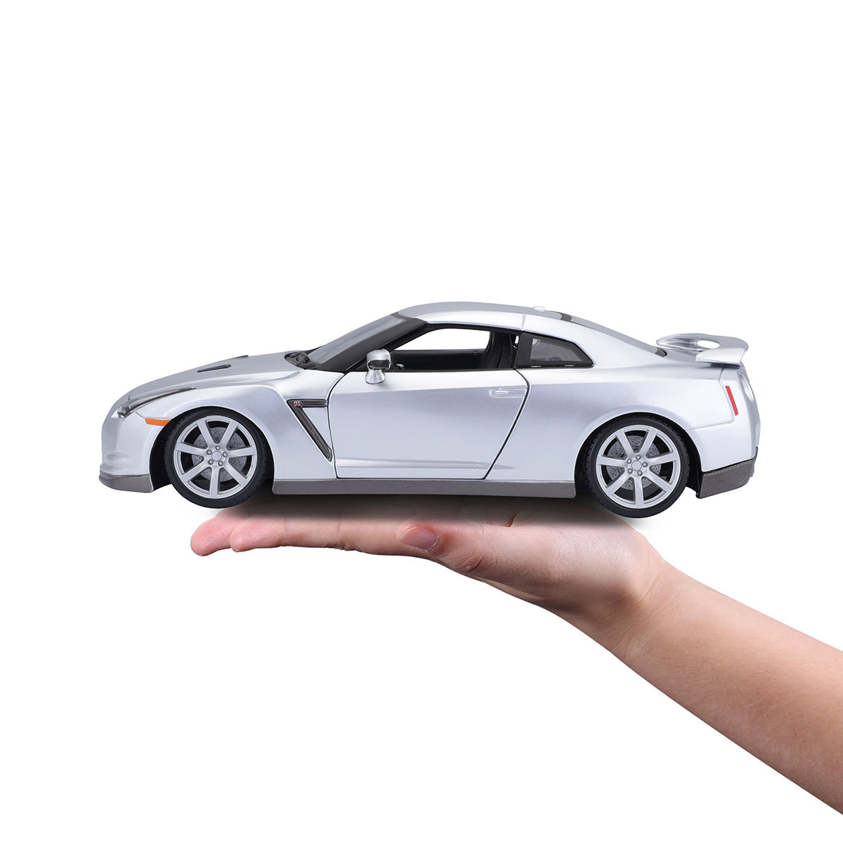 18-12079 SL - Bburago - 1:18 - Nissan GT-R - Argento