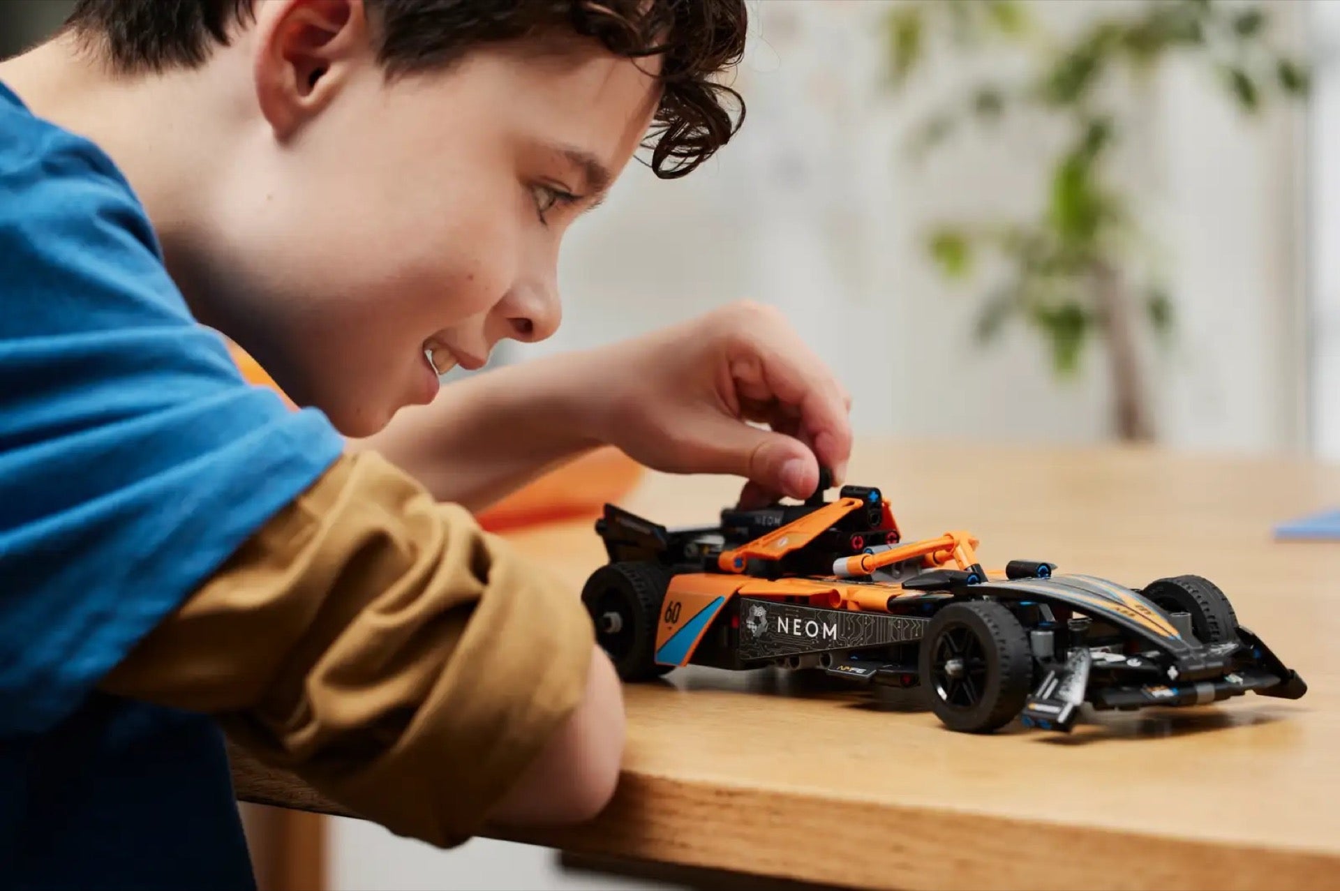 42169 LEGO Technic NEOM McLaren Formula E Race Car – Full Toys