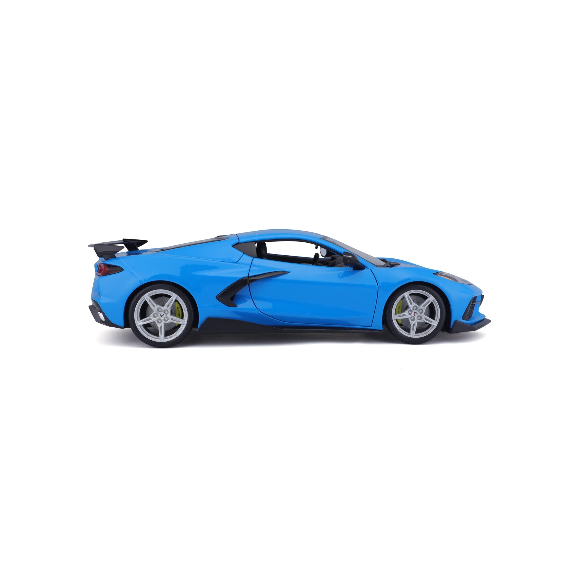 10-31455 Bburago Maisto :18 - 2020 Chevrolet Corvette Stingray Coupe Blue