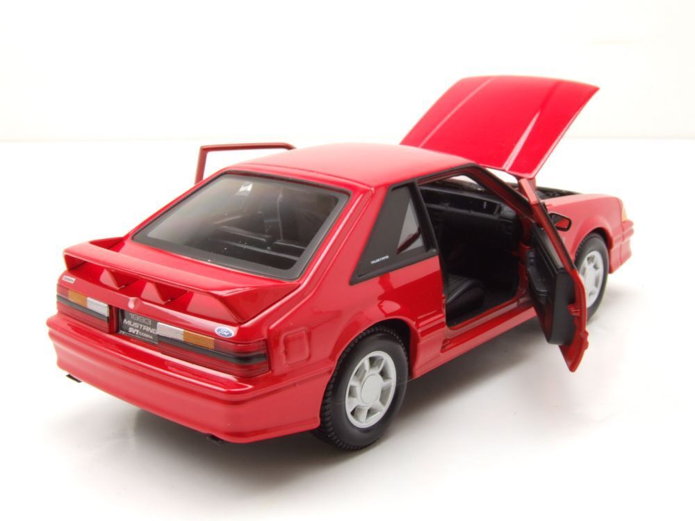 32906 1:24 - Bburago Maisto 1993 Ford Mustang SVT Cobra Rossa