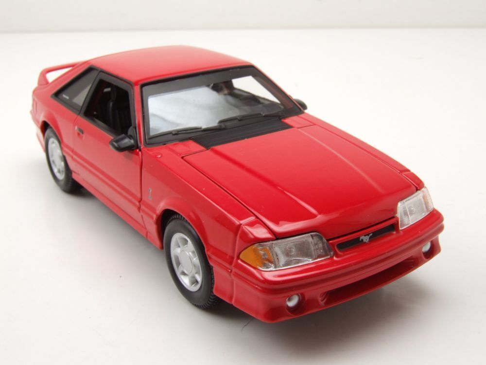 32906 1:24 - Bburago Maisto 1993 Ford Mustang SVT Cobra Rossa