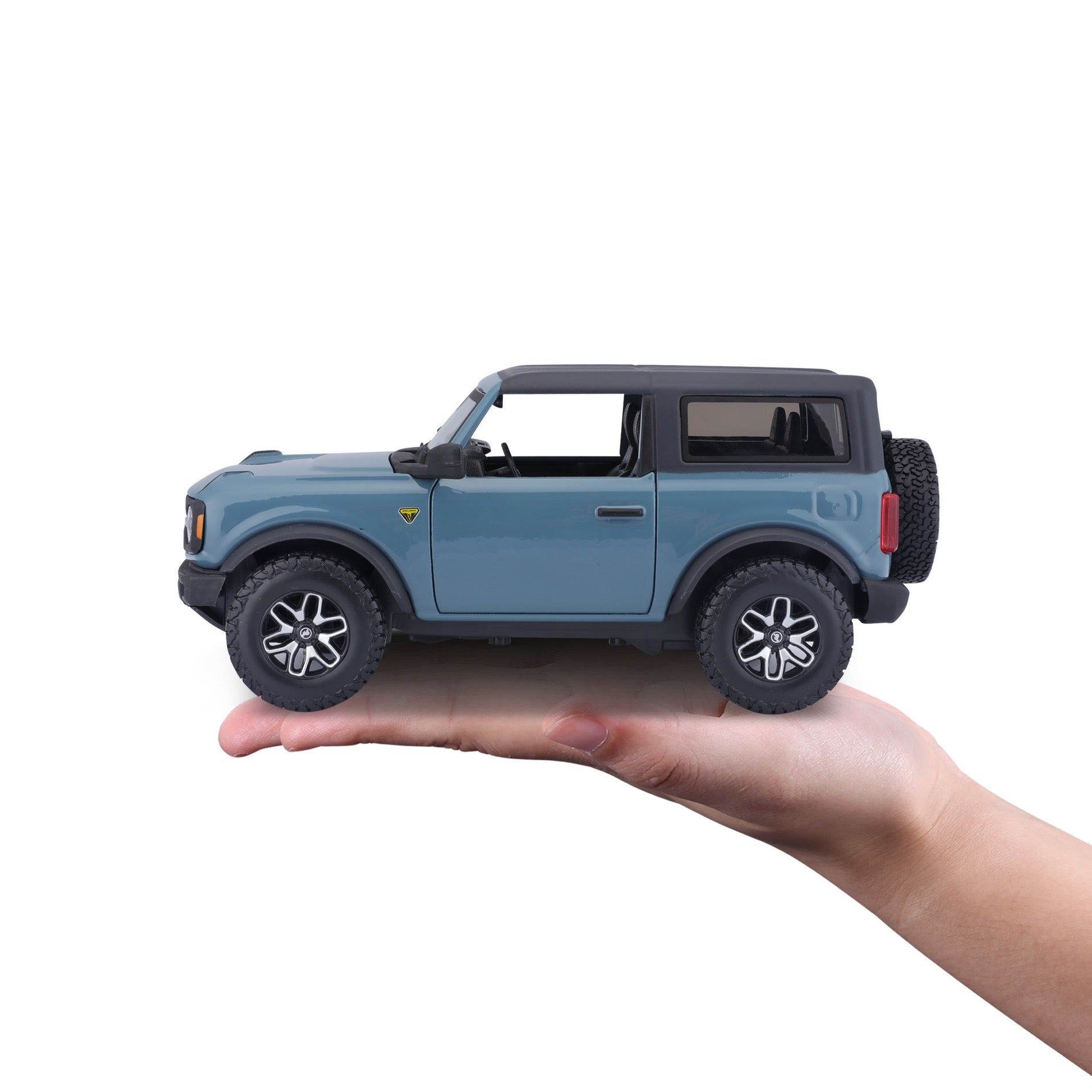 10-31530 BUBburago Maisto  1:24 - 2021 Ford Bronco Versione 2 porte Blu