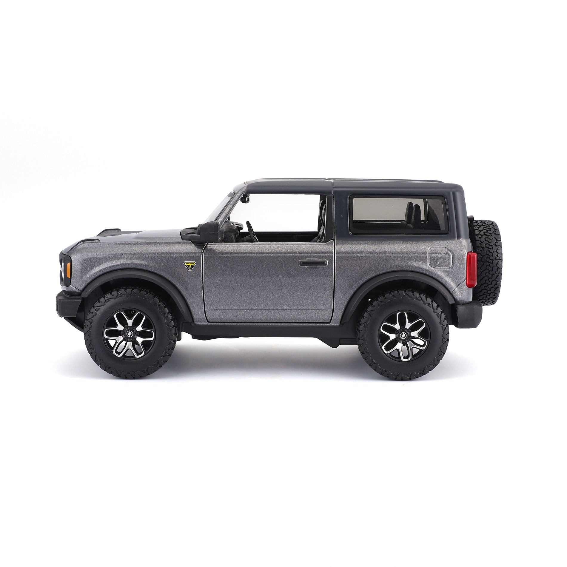 10-31530 Bburago 1:24 2021 Ford Bronco (versione 2 porte) Grigio Nero