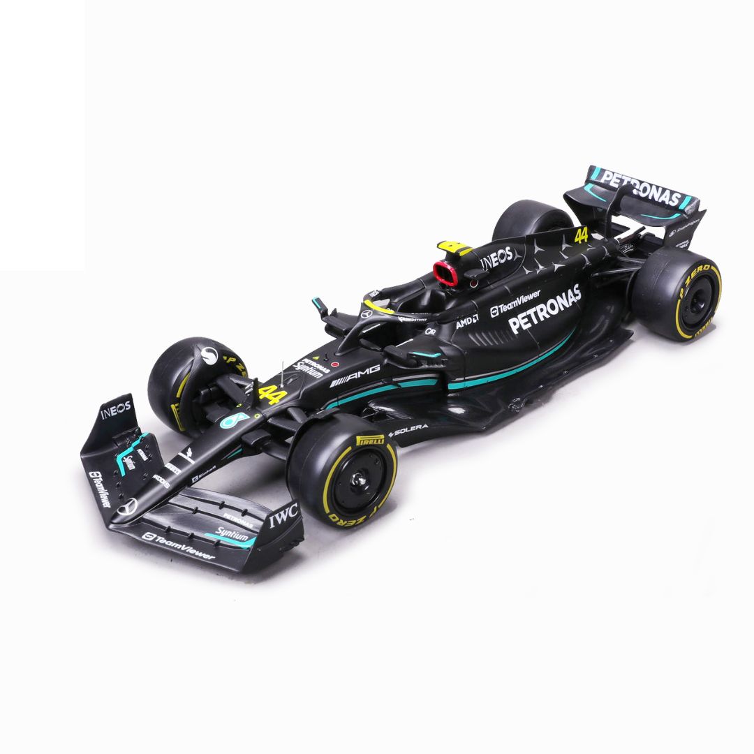 *18-28037H Bburago Race - Mercedes W14 E Performance #44 - con figura Hamilton