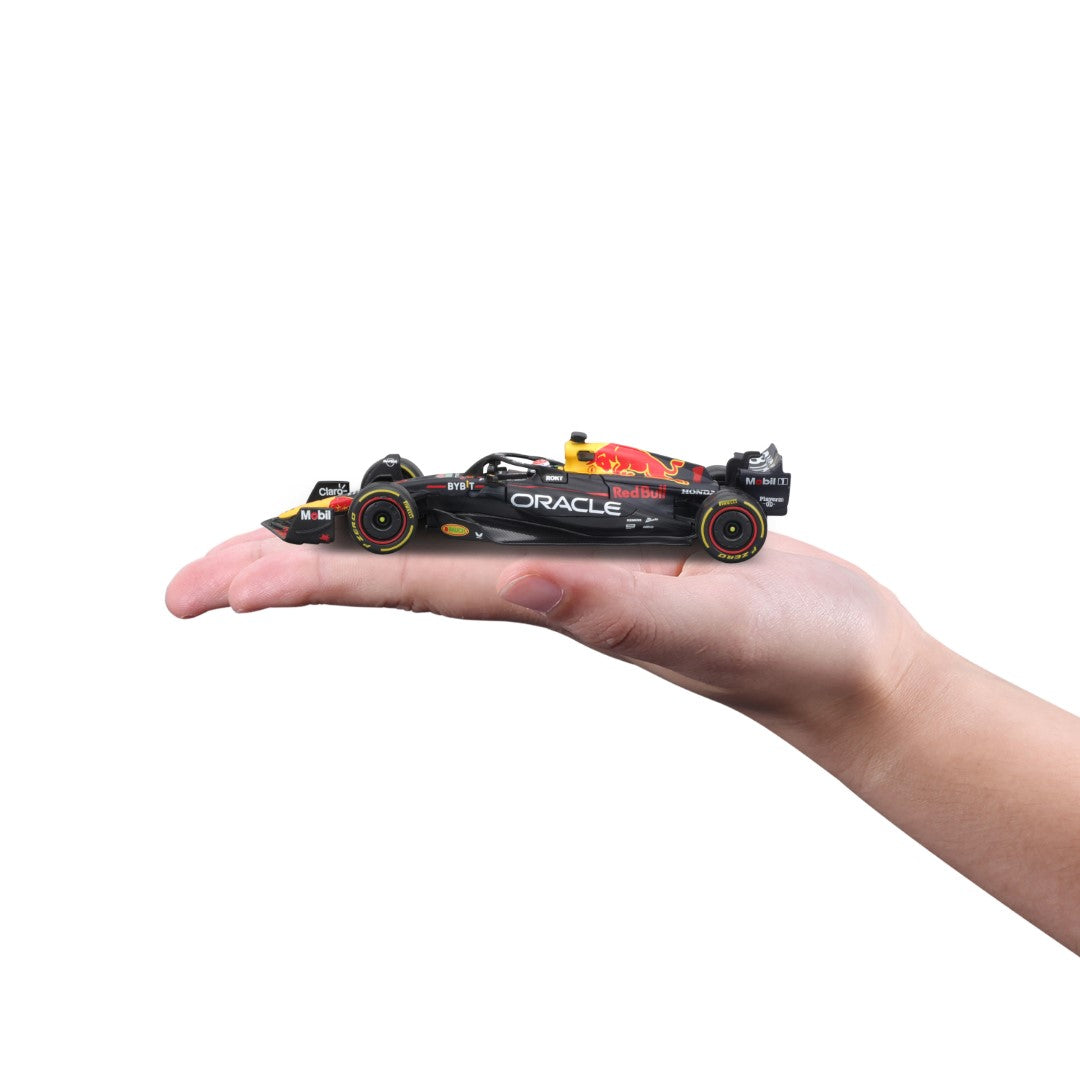18-38083 Bburago Race - Red Bull Racing RB19 #1, con casco - 1:43