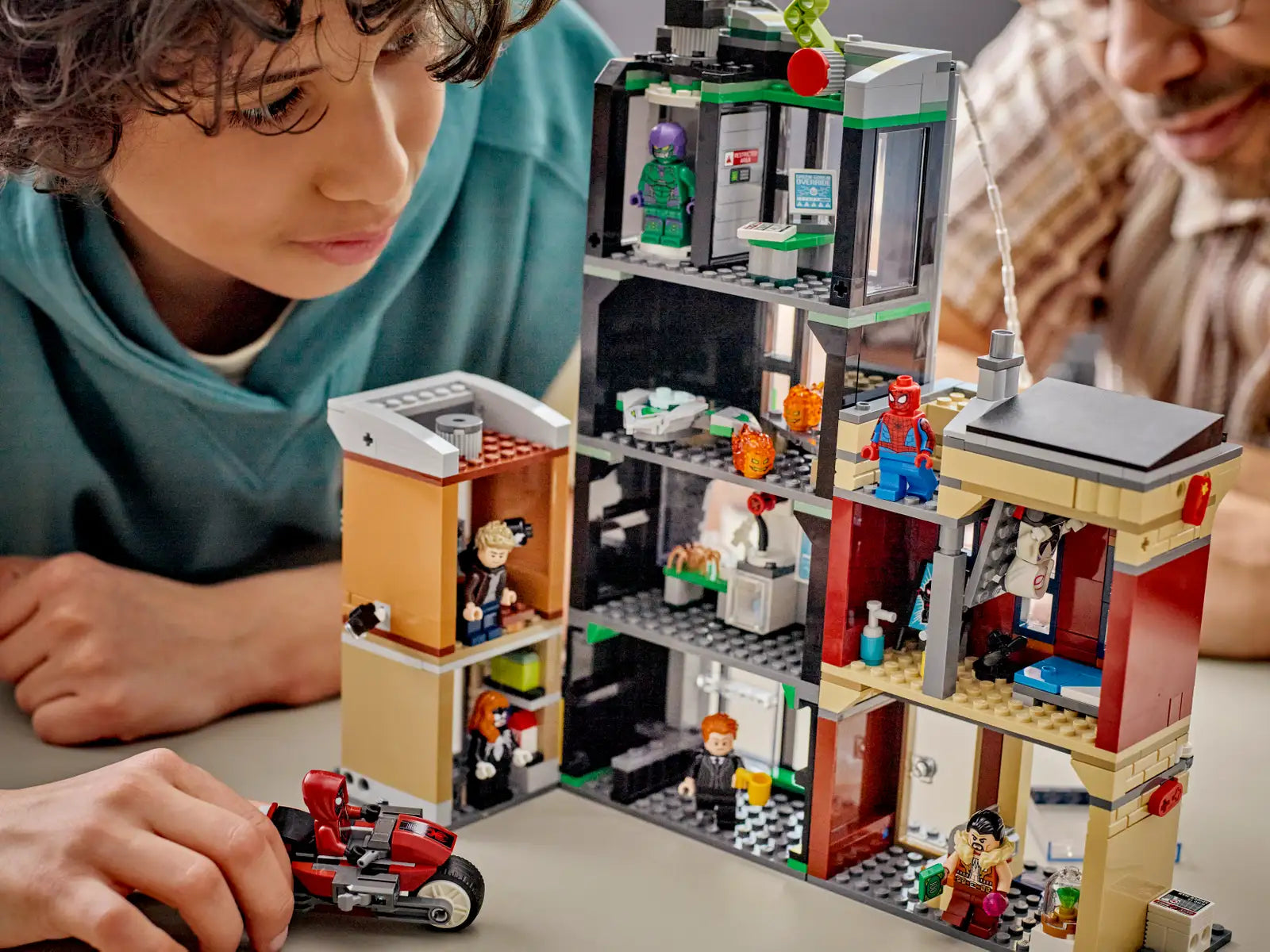 76324 Lego Super Heroes Marvel Spider-Man contro Oscorp