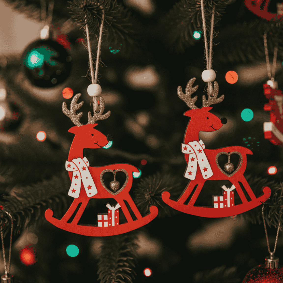 Appendino Renna in Legno Rosso  Set 2 Pezzi 11 cm SHY-W11921R