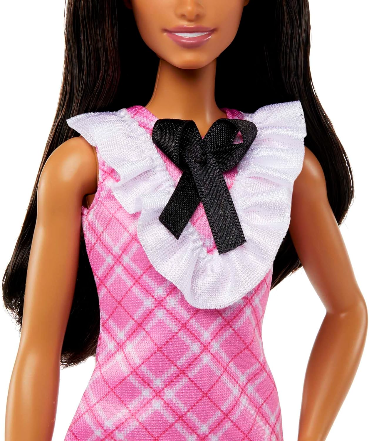 HJT06 Mattel  Barbie Fashionistas  con Capelli Neri, Abito Rosa a Quadri