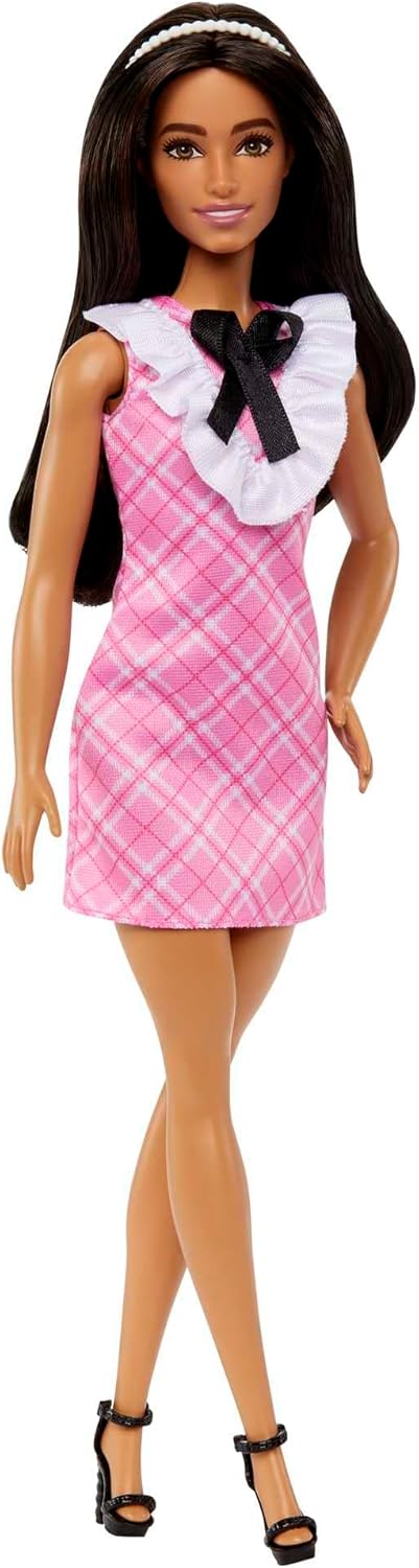 HJT06 Mattel  Barbie Fashionistas  con Capelli Neri, Abito Rosa a Quadri