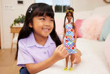 HJT07 Mattel  Barbie Fashionistas con Capelli Castani Raccolti e occhiali