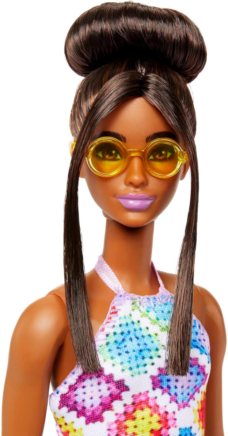 HJT07 Mattel  Barbie Fashionistas con Capelli Castani Raccolti e occhiali