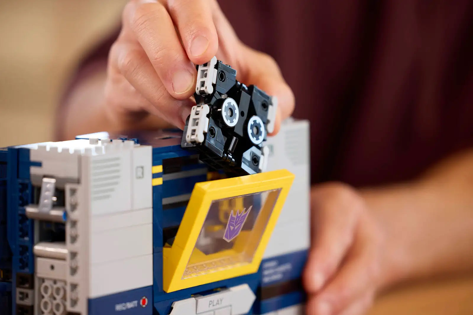 10358 Lego Icons Transformers Soundwave