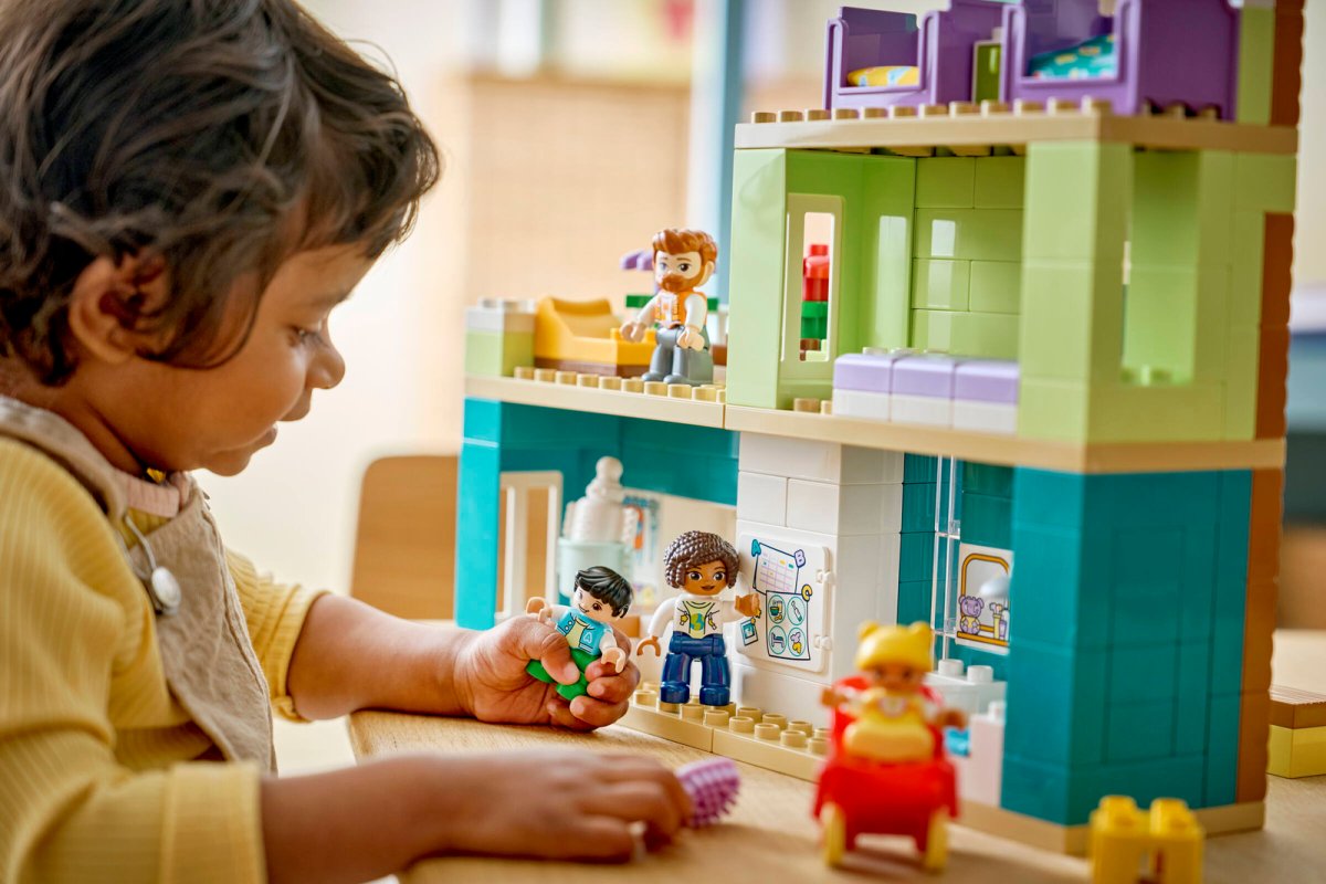 10470 LEGO DUPLO Town Casa familiare moderna 3 in 1 con personaggi