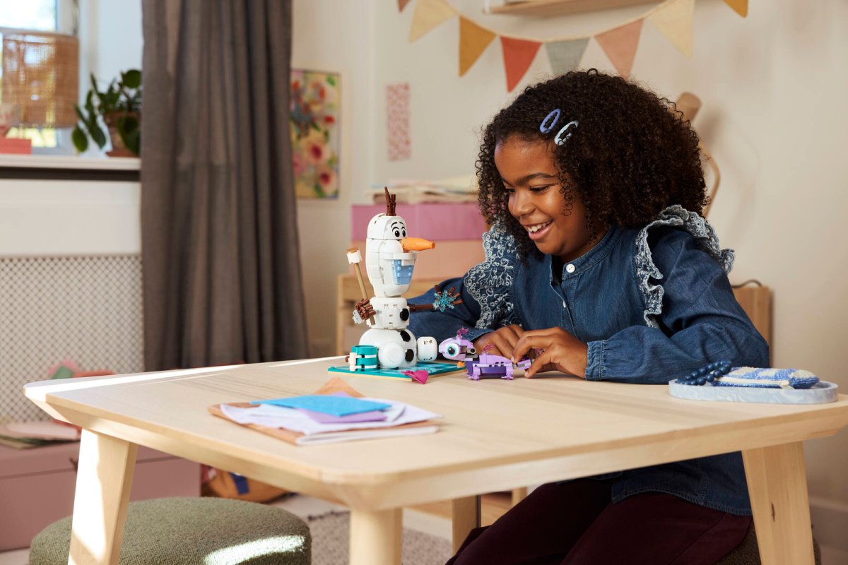 43287 LEGO Disney Princess Il divertente picnic di Olaf e Bruni