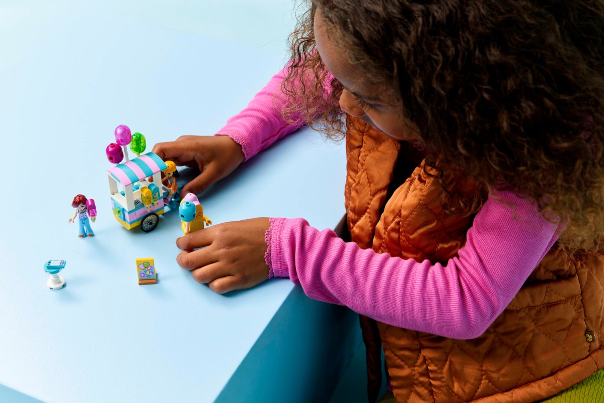 42692 LEGO Friends Bancarella dei gelati con palloncini