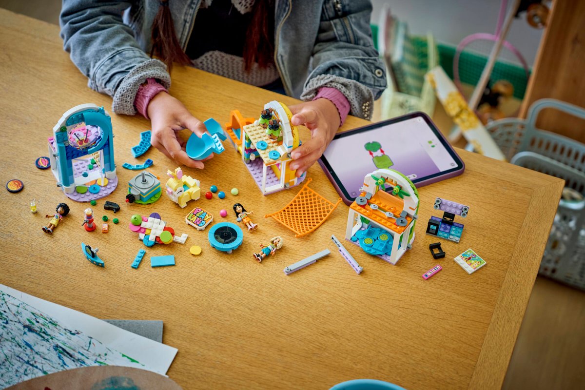 42686 LEGO Friends Parco giochi al coperto