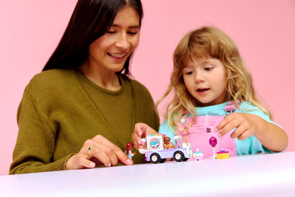 42675 LEGO Friends Auto-unicorno per la consegna di torte