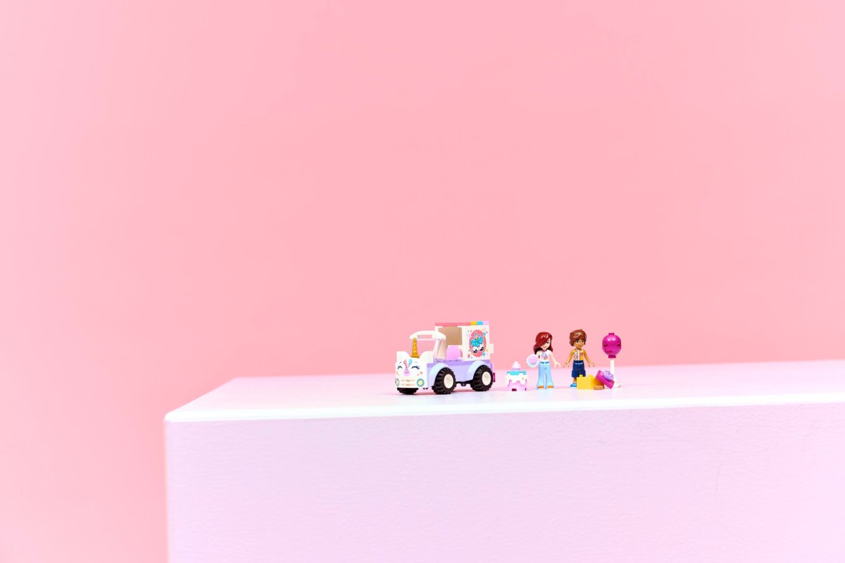 42675 LEGO Friends Auto-unicorno per la consegna di torte