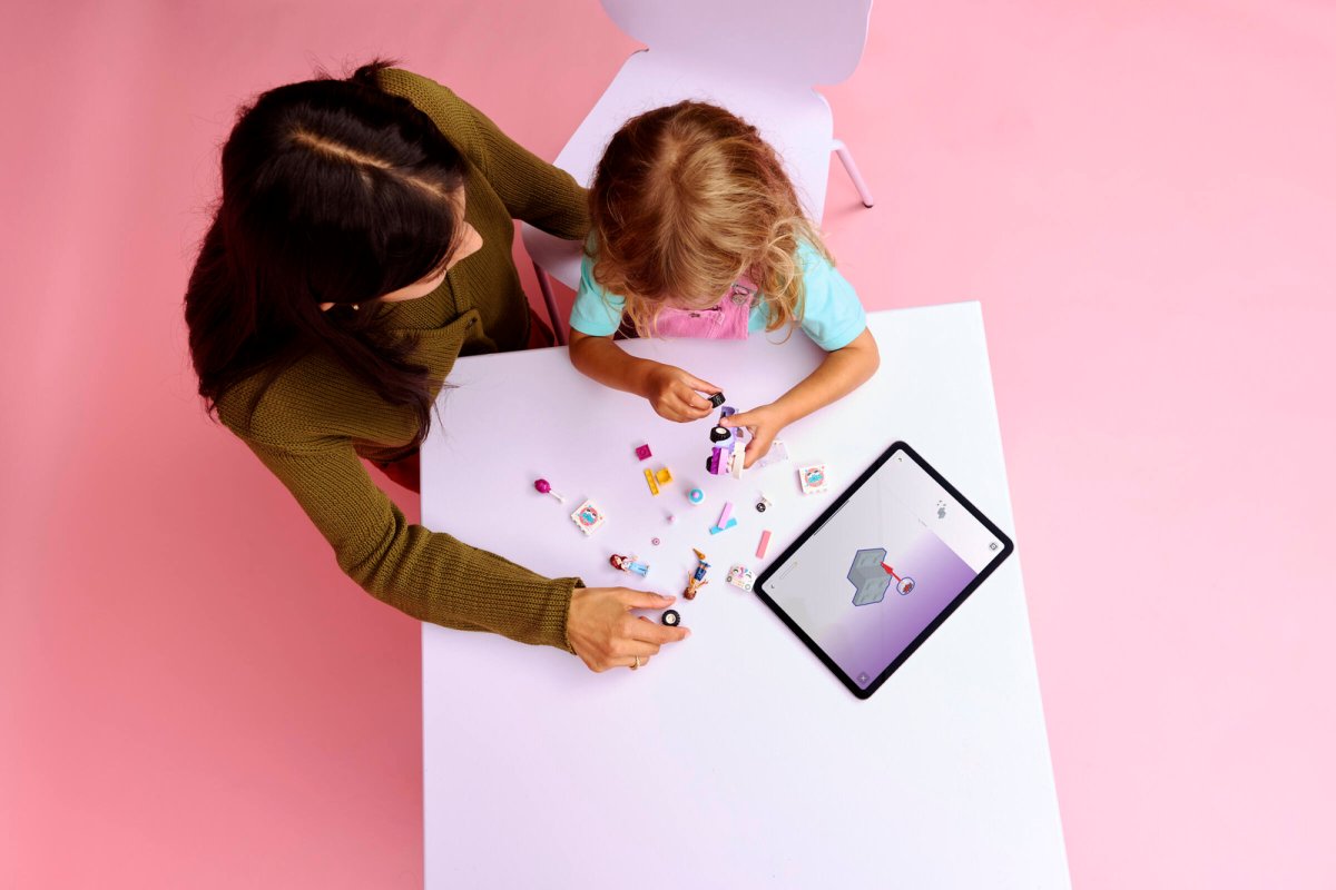 42675 LEGO Friends Auto-unicorno per la consegna di torte